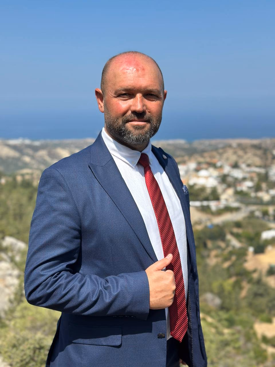 Doç. Dr. Muharrem Özdemir — Tatlısu belde merkezi fonunda portre